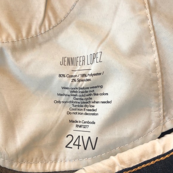 Jennifer Lopez Dark Wash Capri Jeans - Picture 6 of 6